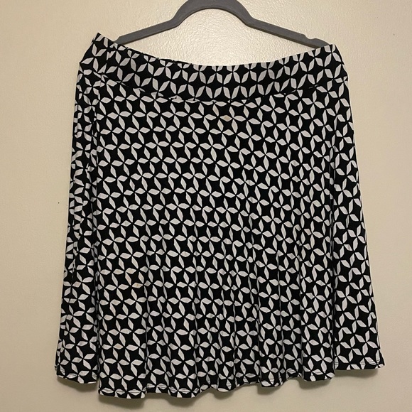 Ann Taylor Loft skirt, mid length maxi skirt, black&white, size women’s Large - Picture 1 of 3